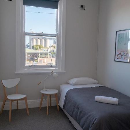 Seven Seas Hotel Carrington Bagian luar foto
